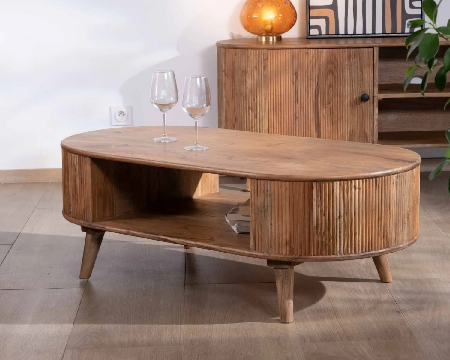 Meuble House Table de salon design arrondi vintage en acacia "Boomer"