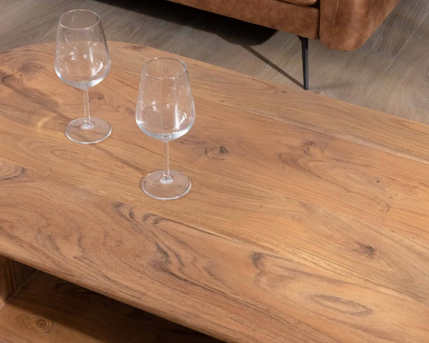 Meuble House Table de salon design arrondi vintage en acacia "Boomer"