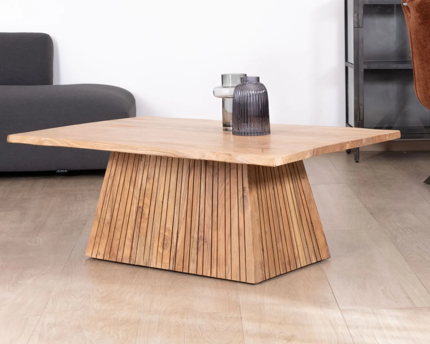 Meuble House Table de salon design "Elki" en acacia avec pied central Outlet