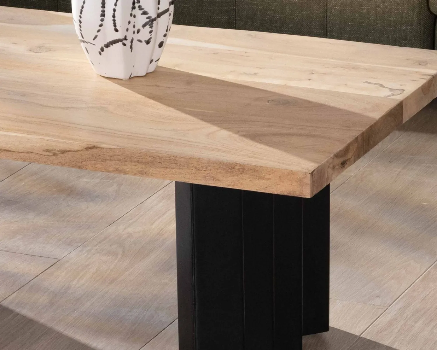 Meuble House Table de salon design en acacia naturel et pieds métal plissés "Audacio" Outlet