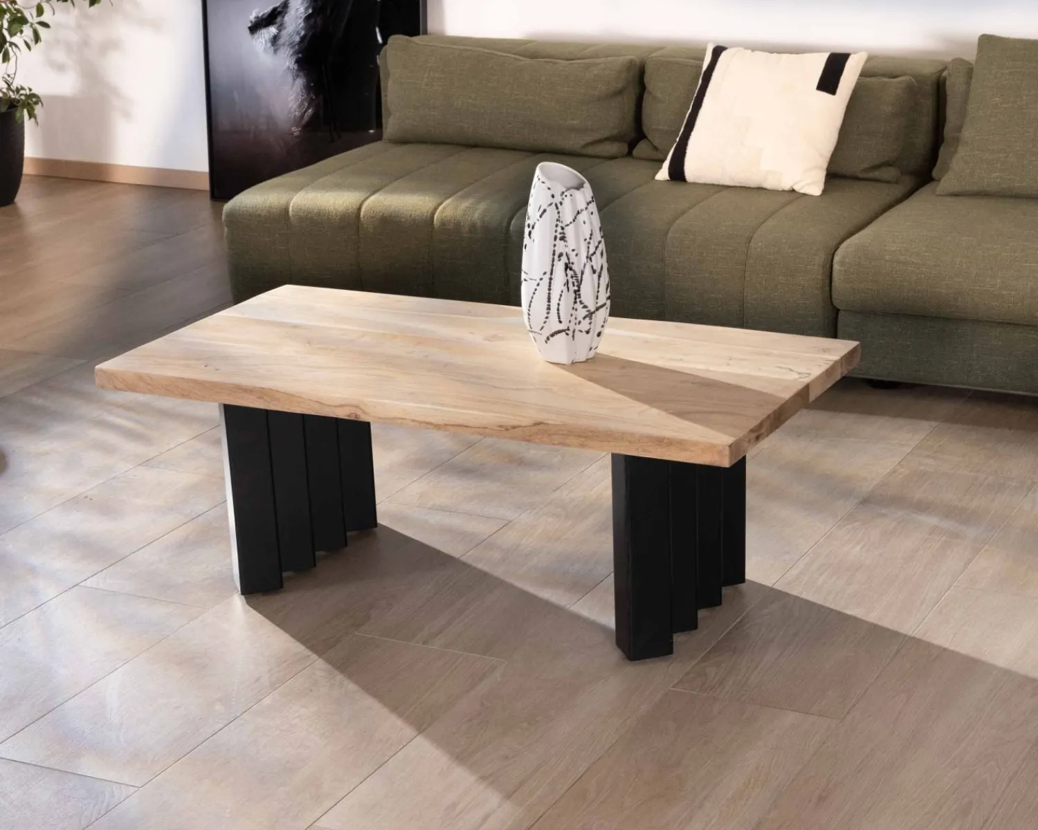 Meuble House Table de salon design en acacia naturel et pieds métal plissés "Audacio" Outlet