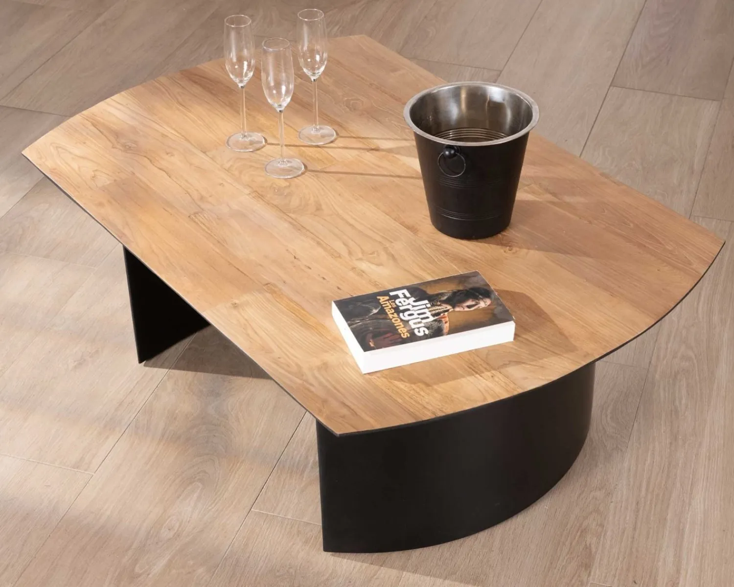 Meuble House Table de salon en teck recyclé et pieds demi sphère en métal noir "Troms" 120 cm Outlet