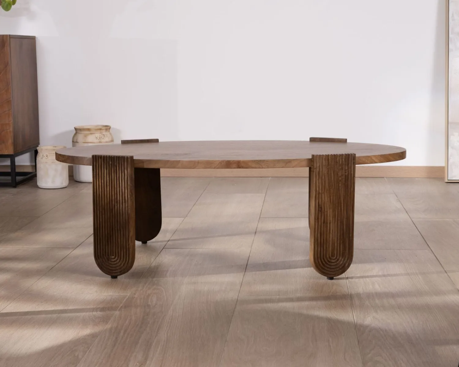 Meuble House Table de salon ovale en manguier pieds cannelés "Loopie" Sale