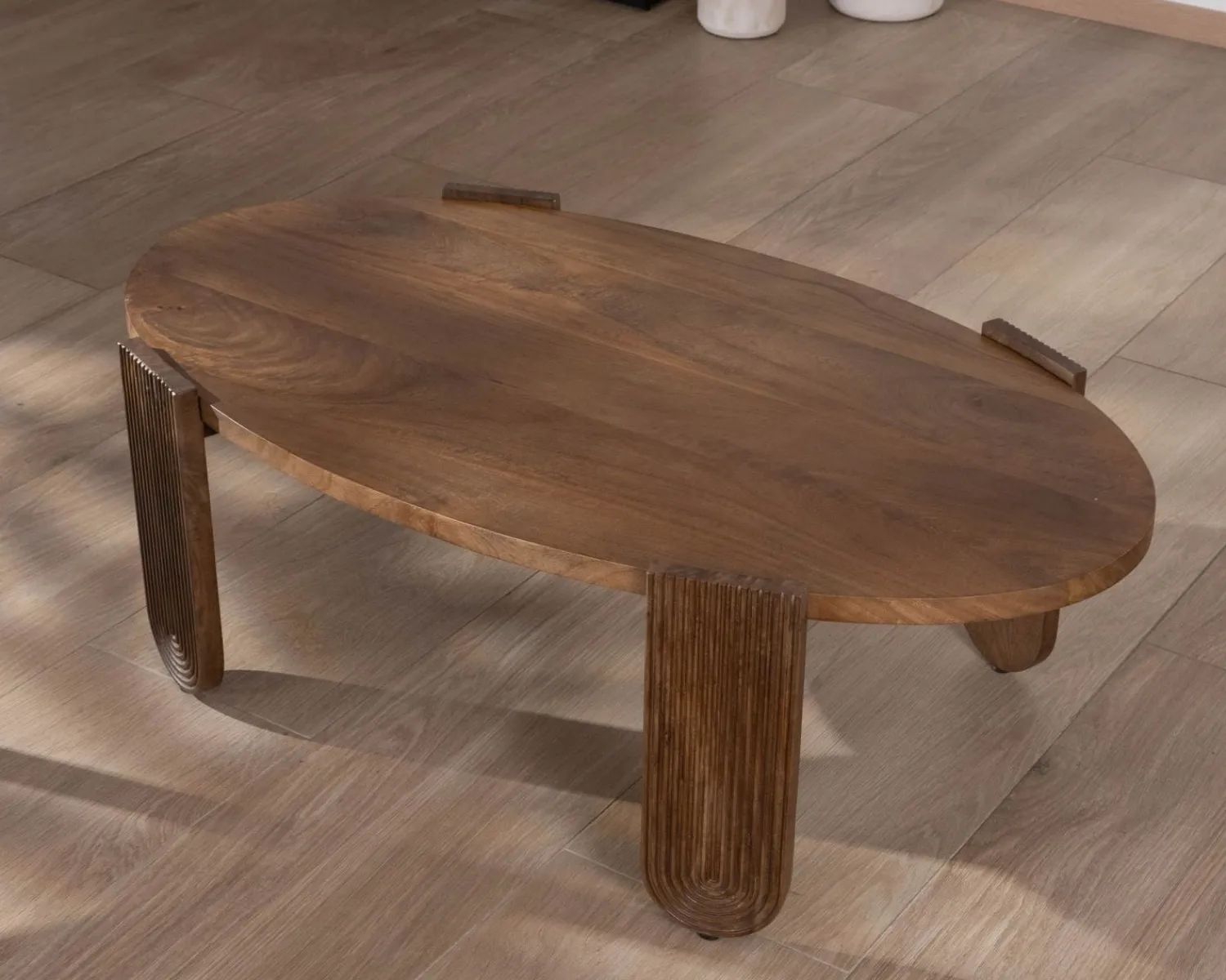 Meuble House Table de salon ovale en manguier pieds cannelés "Loopie" Sale