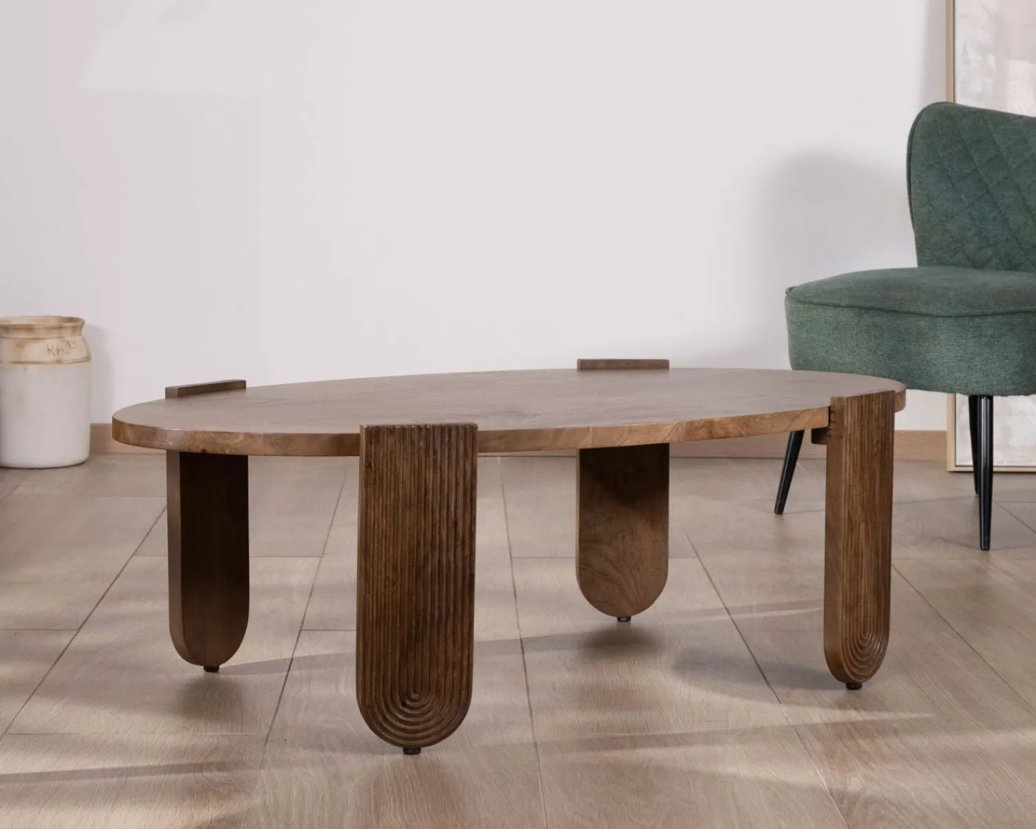 Meuble House Table de salon ovale en manguier pieds cannelés "Loopie" Sale