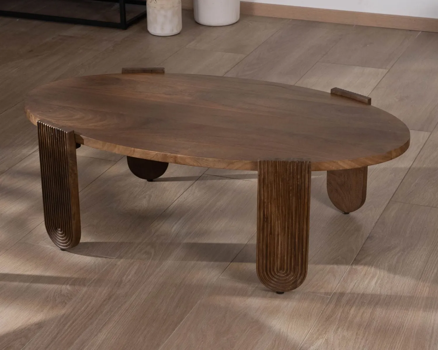 Meuble House Table de salon ovale en manguier pieds cannelés "Loopie" Sale