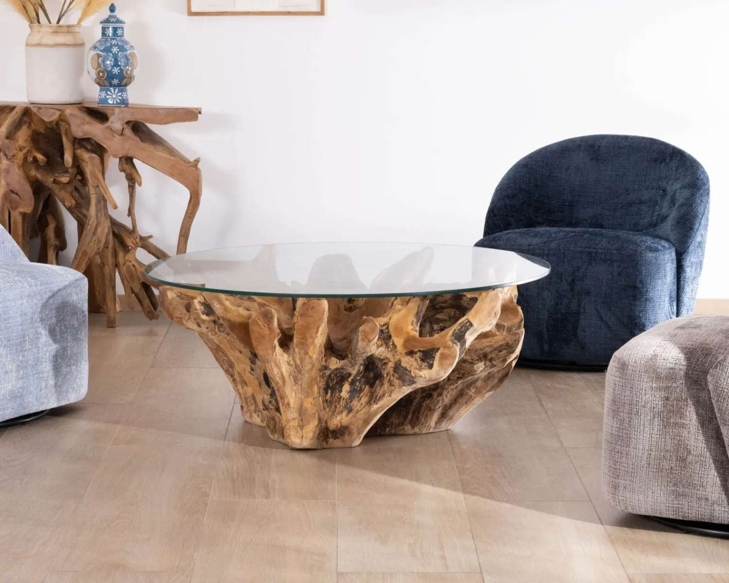 Meuble House Table de salon ronde 110 cm en racine de teck massive avec plateau verre "Kanoa" Discount