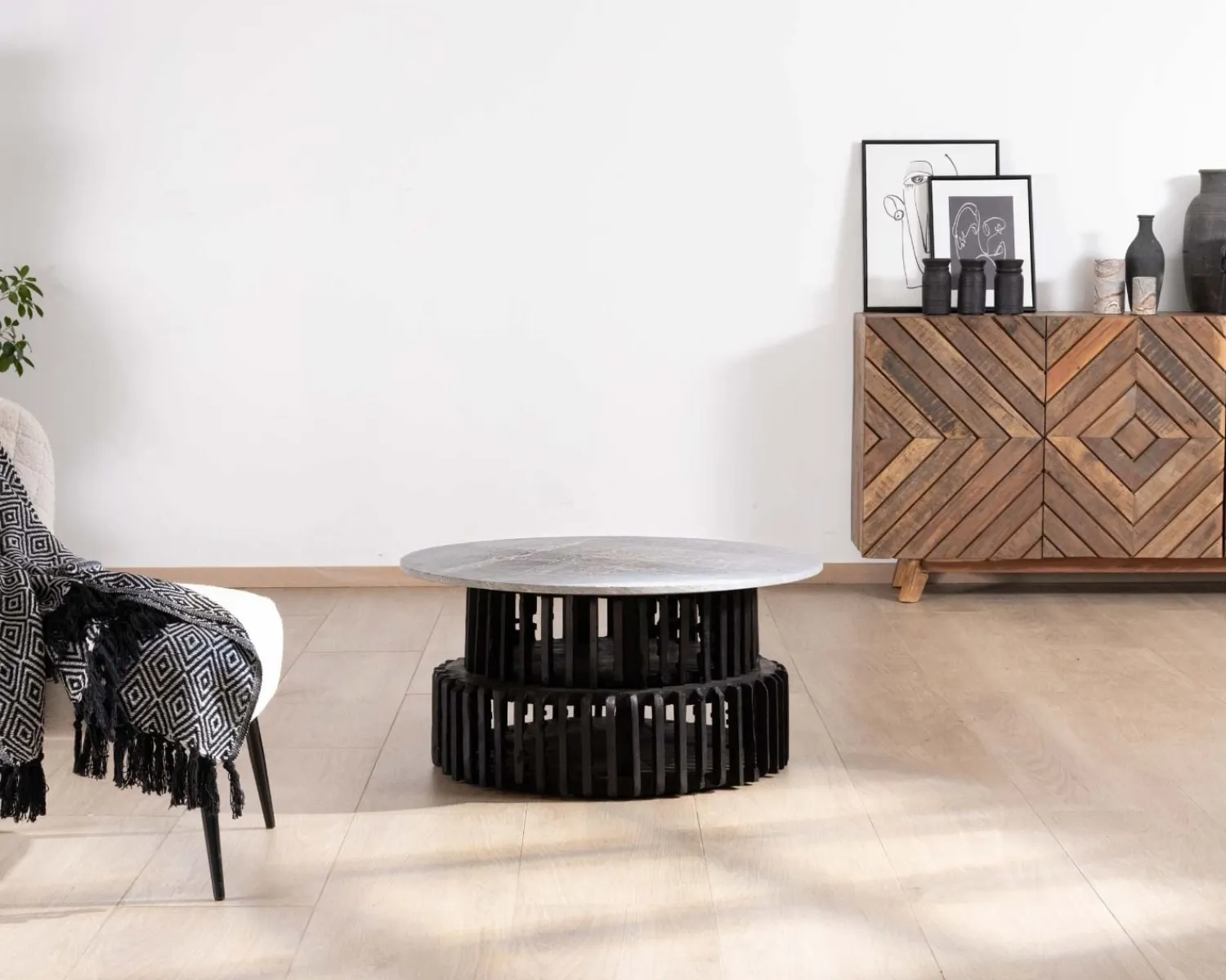 Meuble House Table de salon ronde en bois recyclé et plateau en pierre claire "Népalaise" New