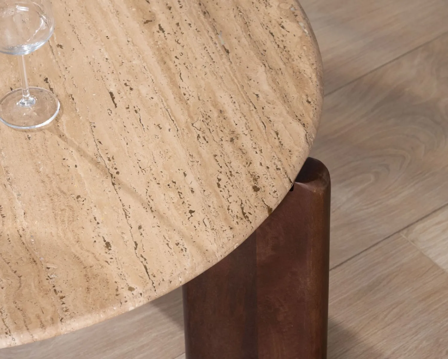 Meuble House Table de salon ronde en travertin et manguier "Archipel" 90 cm Hot