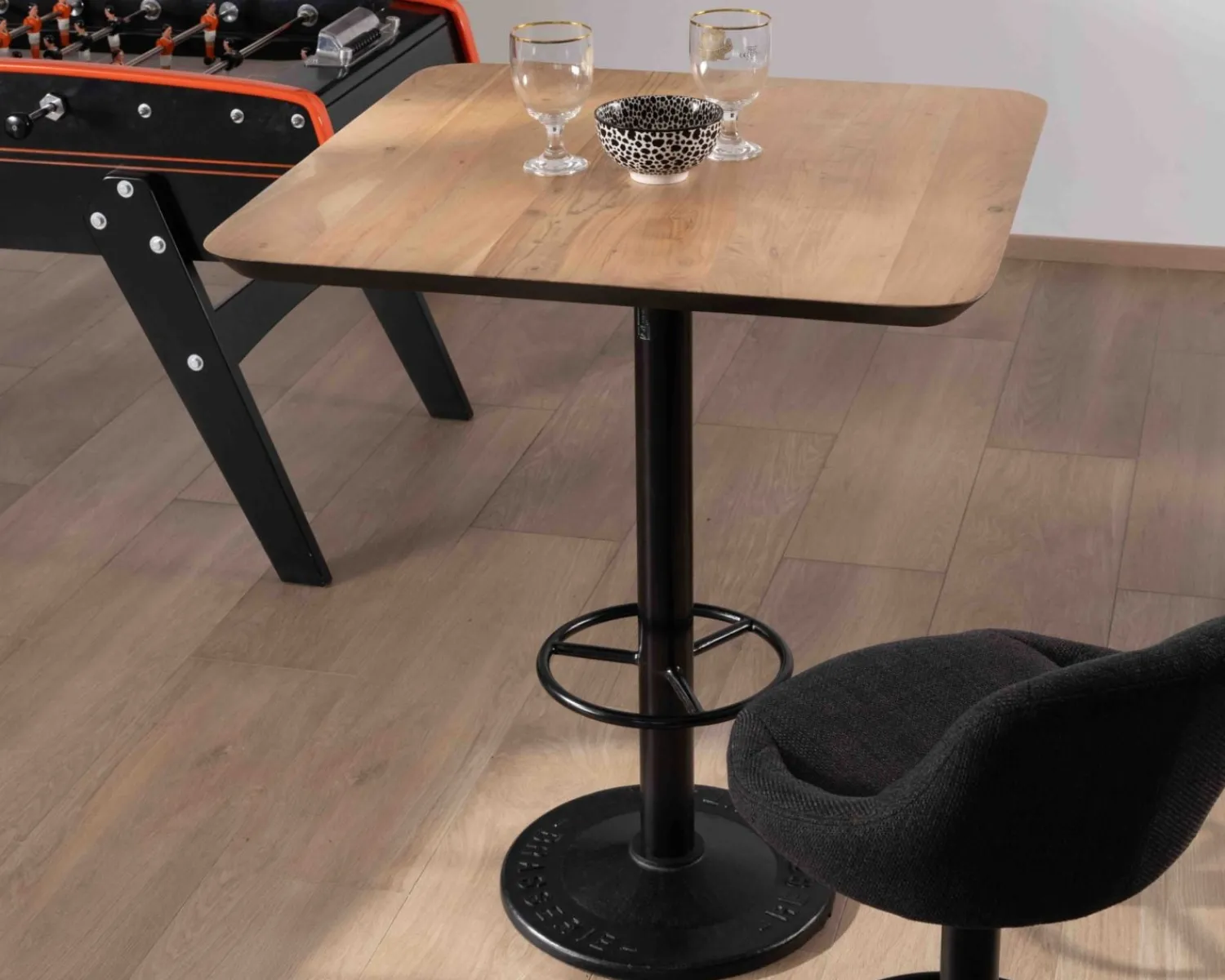Meuble House Table haute bistrot plateau carré acacia finition biseautée noire "Palaver Club" Best
