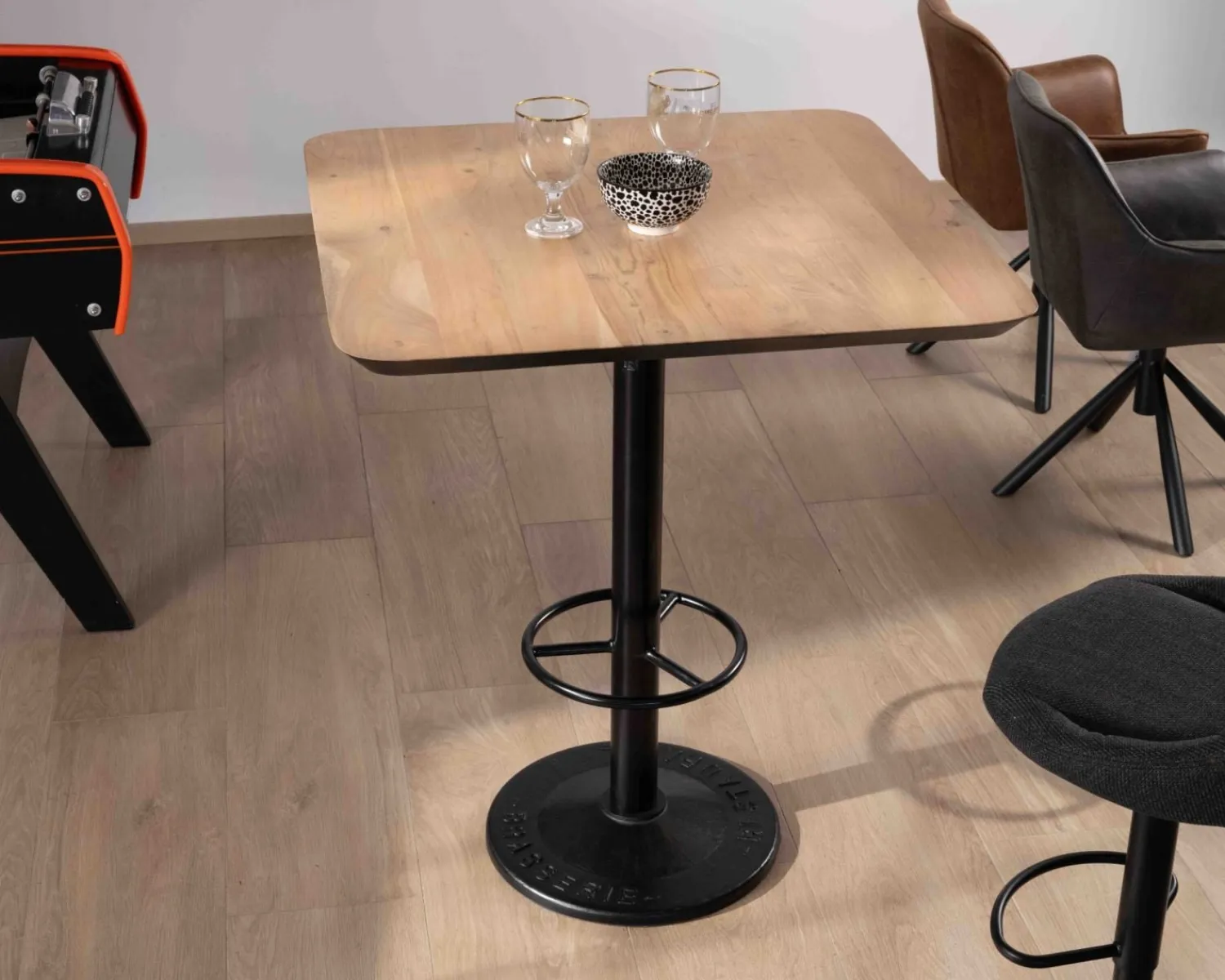 Meuble House Table haute bistrot plateau carré acacia finition biseautée noire "Palaver Club" Best