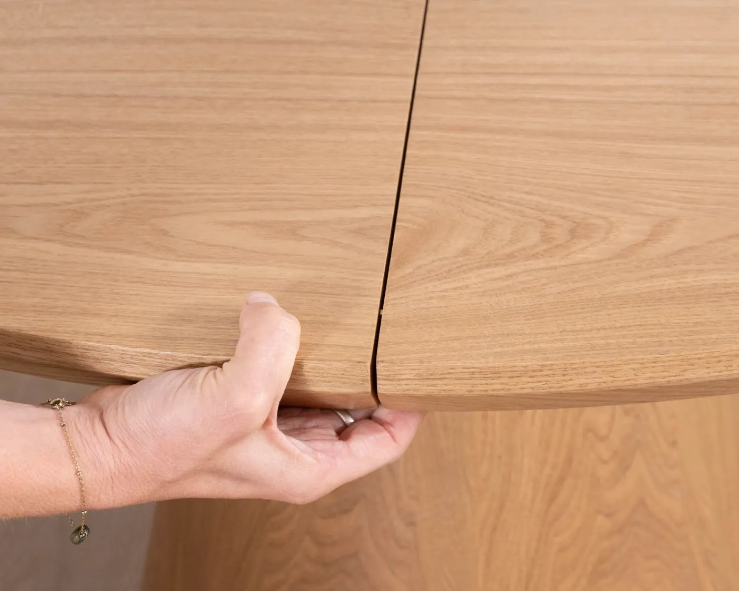 Meuble House Table à manger ronde 120 cm extensible 160 cm "Oria" style épuré aspect frêne Outlet