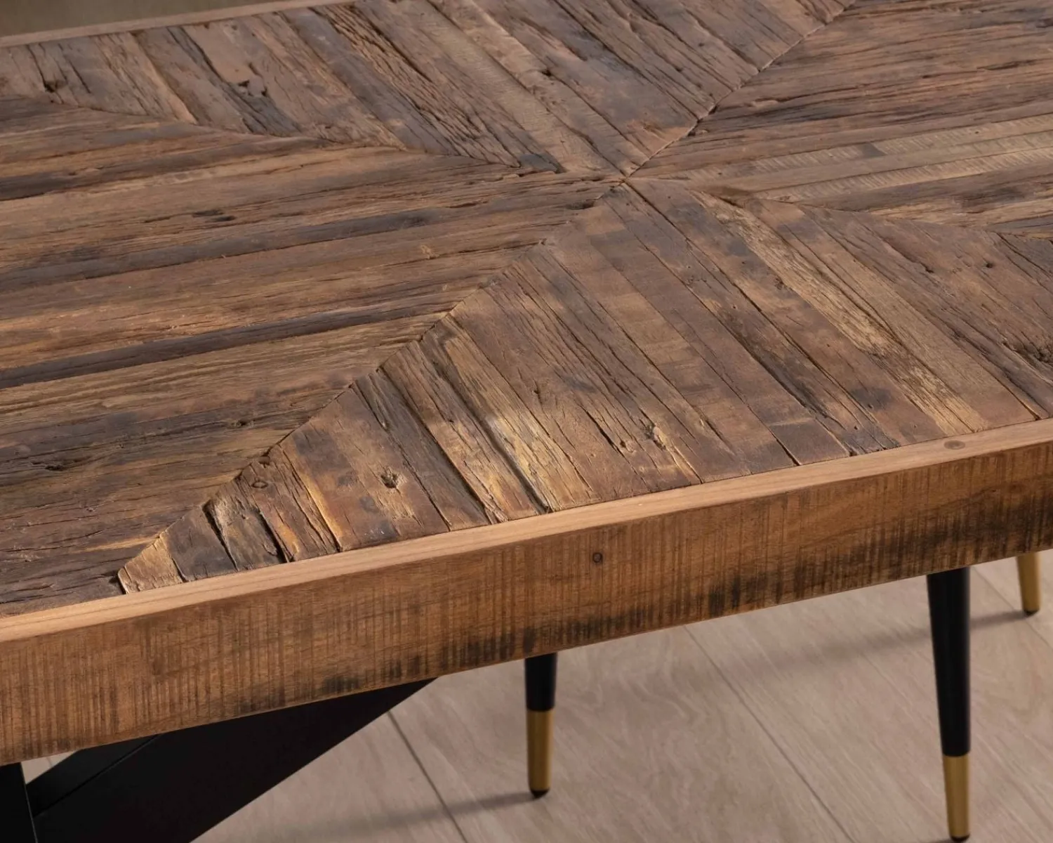 Meuble House Table rectangulaire 180cm acacia finition chevrons piètement métal mikado "Géonidum" Online