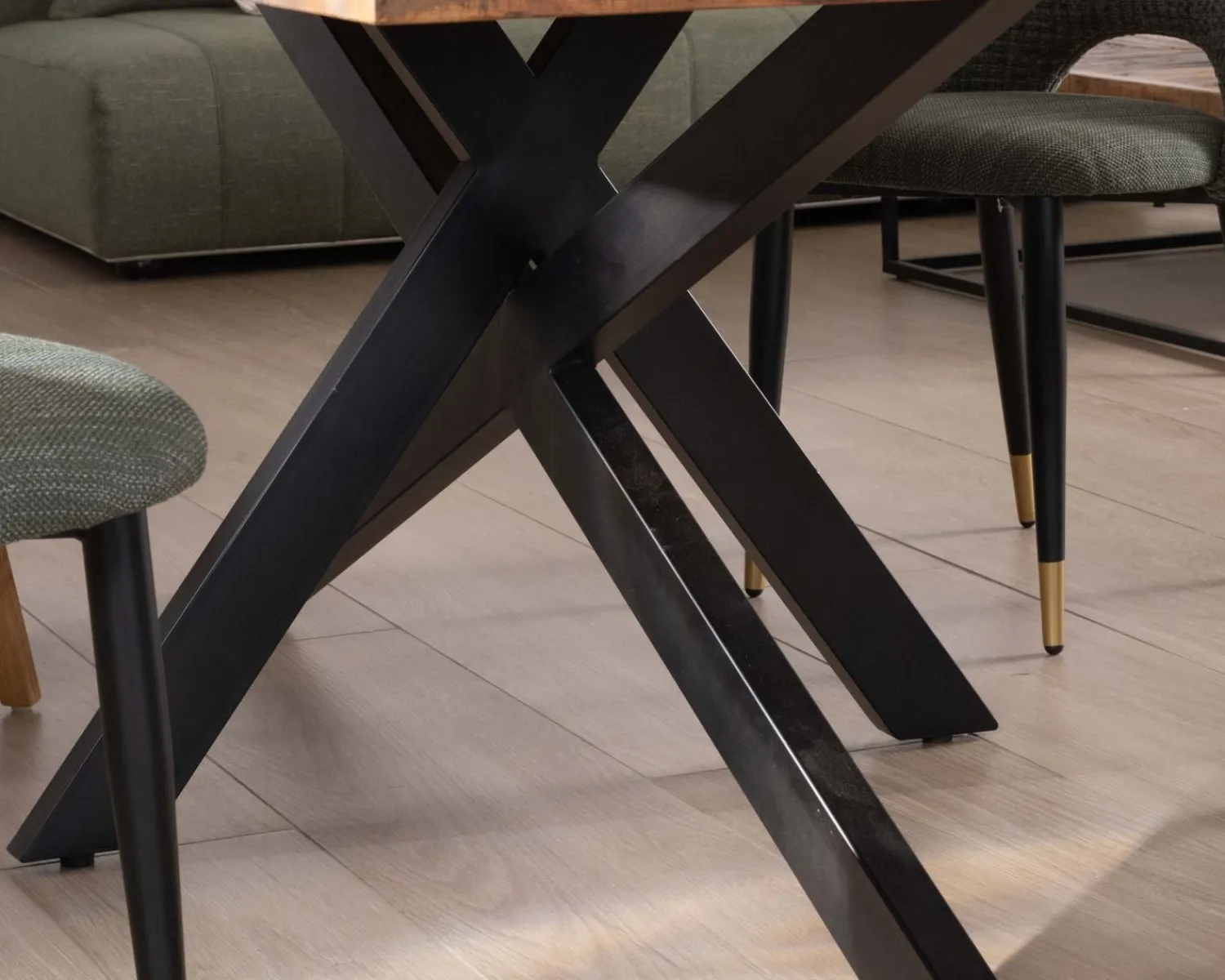 Meuble House Table rectangulaire 180cm acacia finition chevrons piètement métal mikado "Géonidum" Online