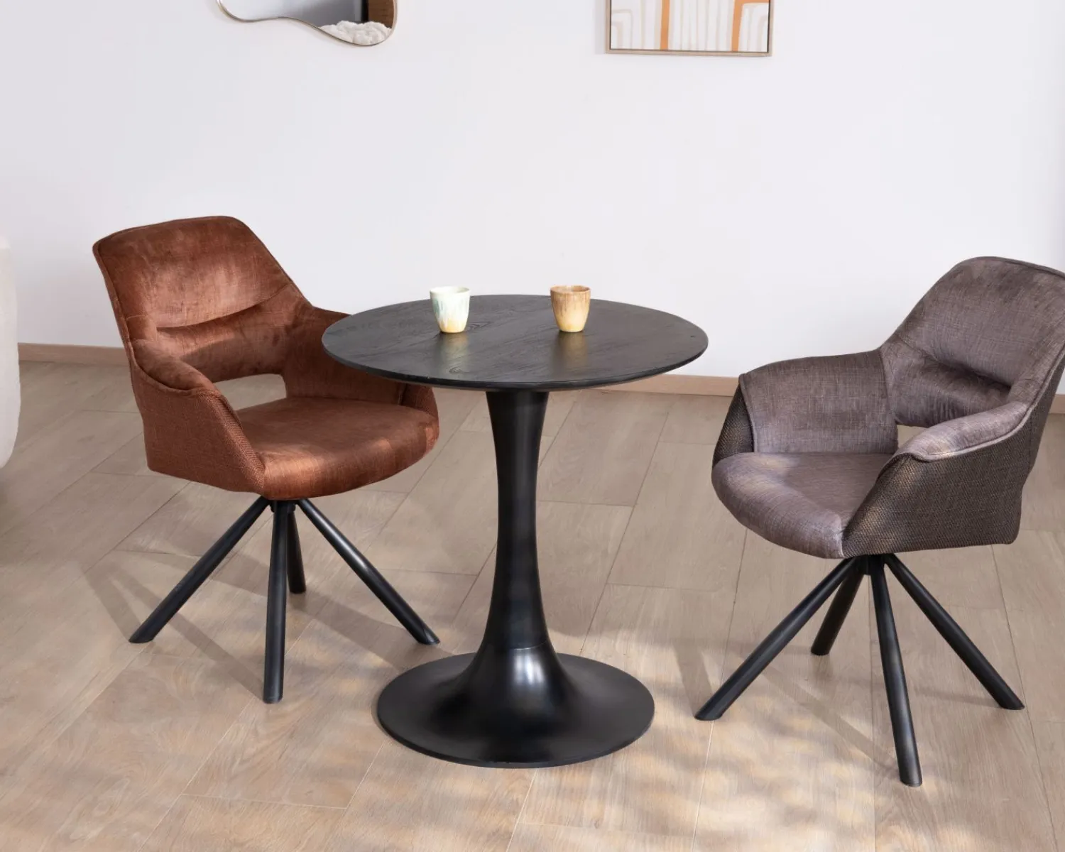 Meuble House Table ronde esprit bistrot en manguier noir et pied tulipe "Piccadilly" diamètre 70 cm Discount