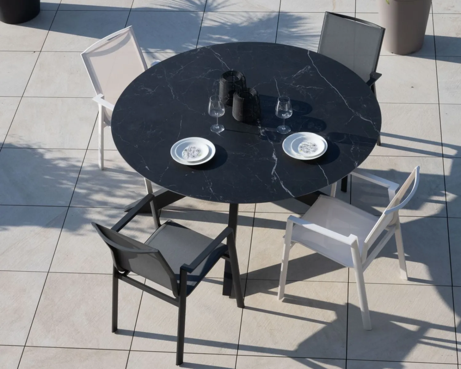 Meuble House Table ronde noire en céramique et aluminium "Chinon" 160 cm Online