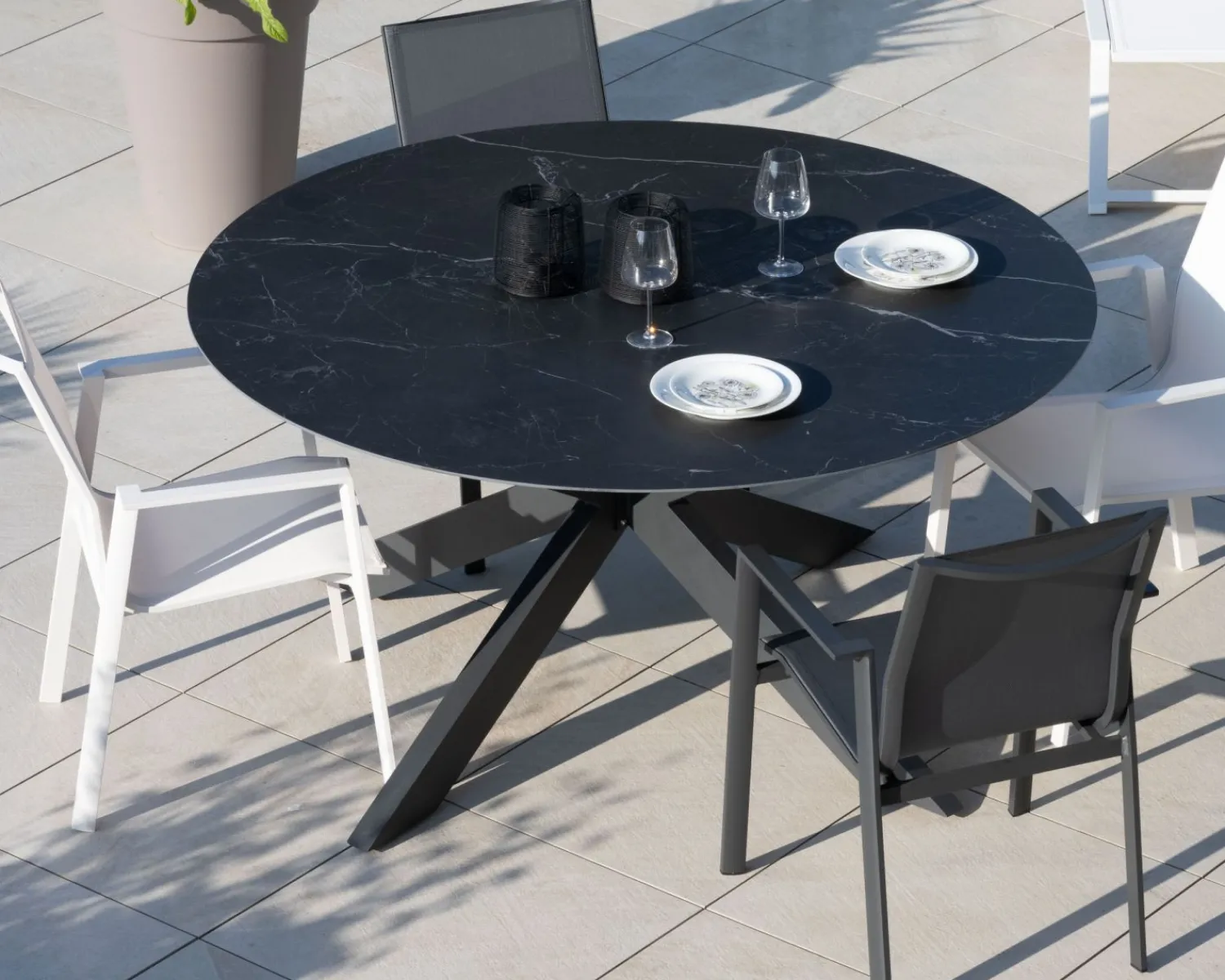 Meuble House Table ronde noire en céramique et aluminium "Chinon" 160 cm Online