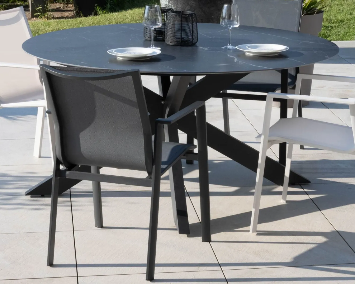 Meuble House Table ronde noire en céramique et aluminium "Chinon" 160 cm Online