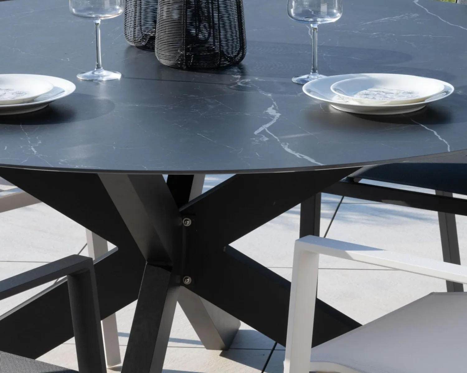 Meuble House Table ronde noire en céramique et aluminium "Chinon" 160 cm Online