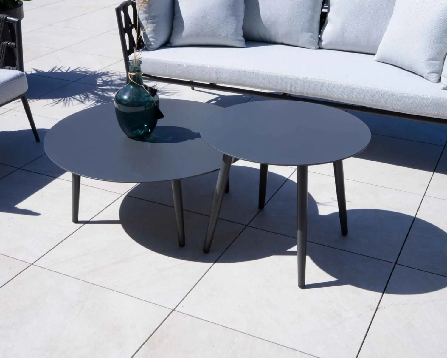 Meuble House Tables basses rondes diam. 85 et 60 aluminium anthracite "Saumur" Hot