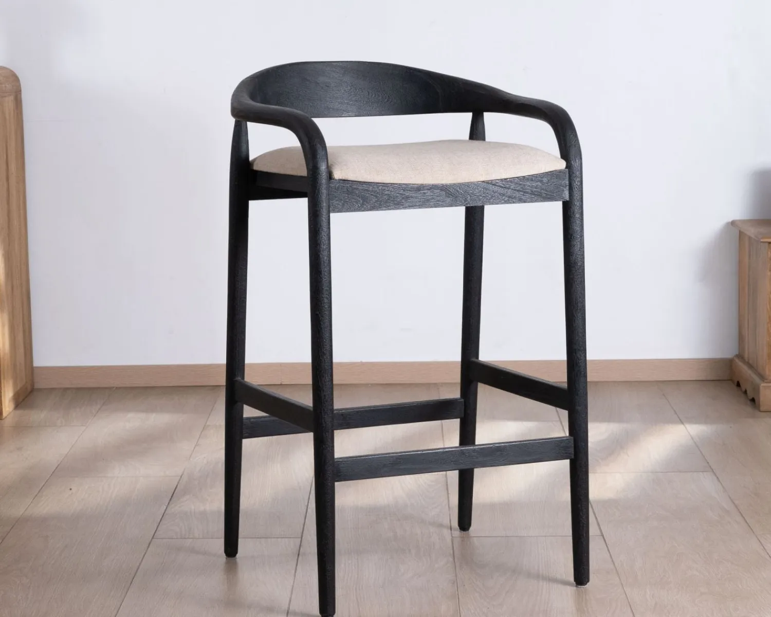Meuble House Tabouret de bar noir design avec dosseret bois et assise rembourrée "Vogue" New