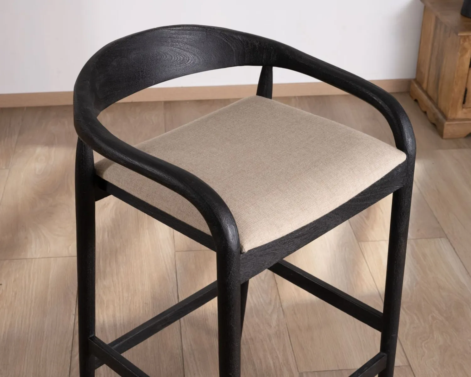 Meuble House Tabouret de bar noir design avec dosseret bois et assise rembourrée "Vogue" New
