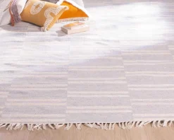 Meuble House Tapis rayé bleu clair et crème 