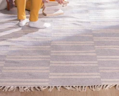 Meuble House Tapis rayé bleu clair et crème 